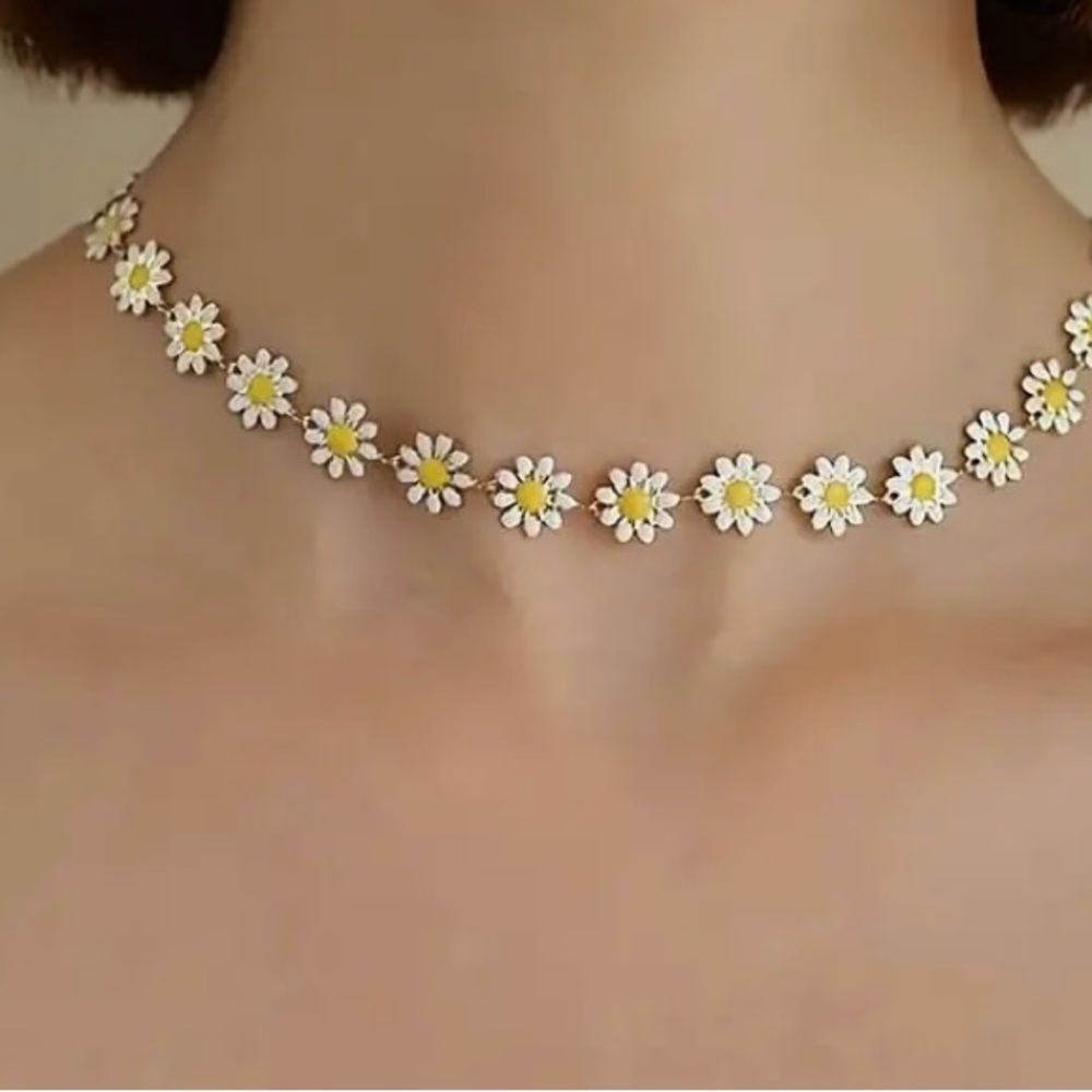 Daisey necklace